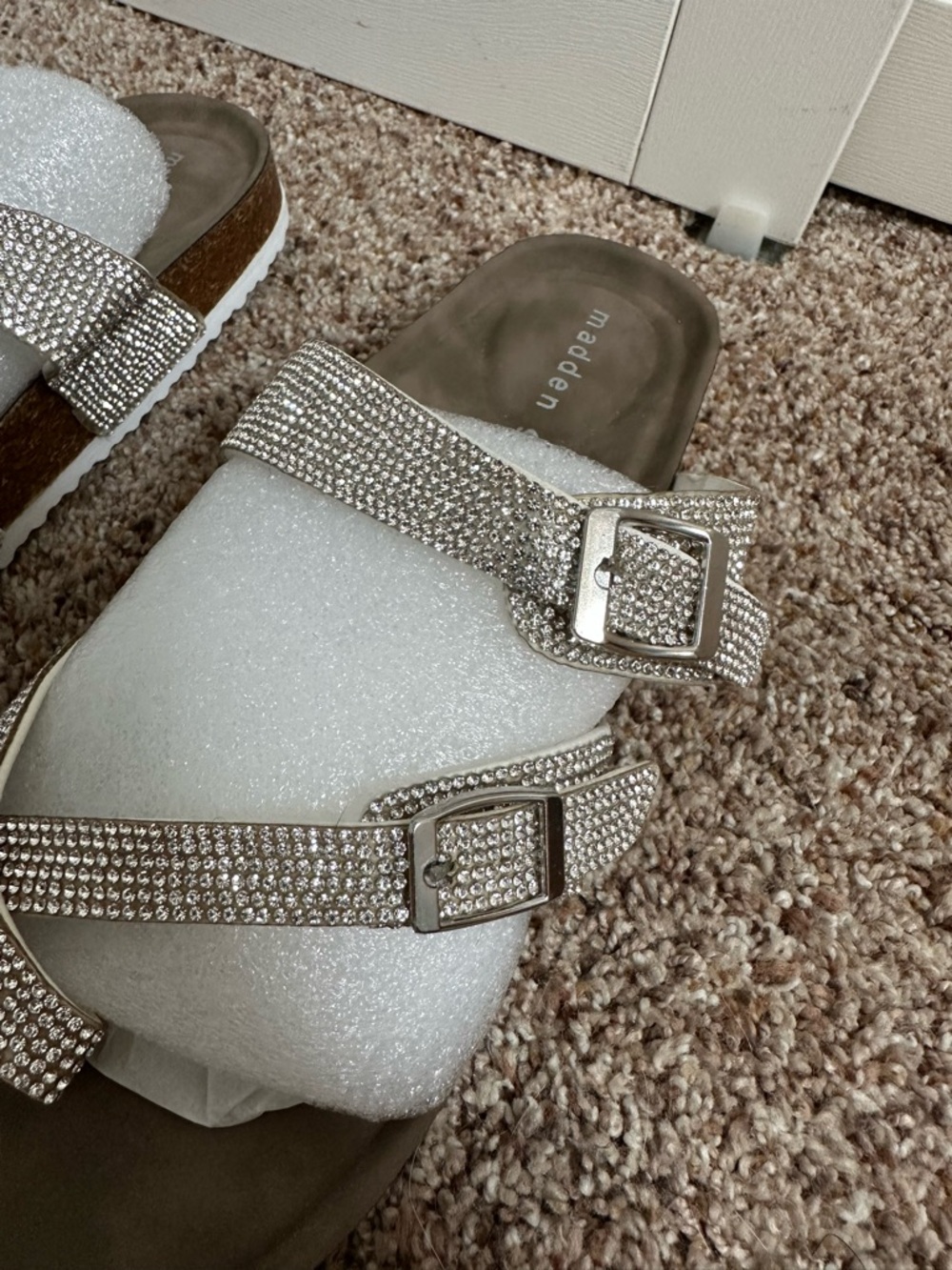 Madden Girl Brycee-R Rhinestone Footbed Sandals Women’s Size 9 - Picture 2 of 7